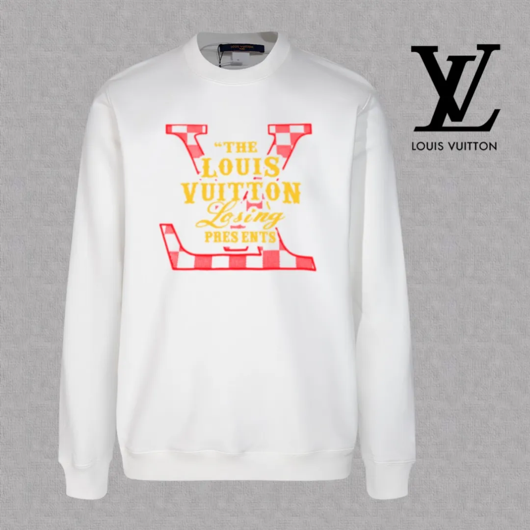 🅿️250 hot style on the shelves🔥❗ 💫〖Louis Vuitton LV〗 Fashionable round neck sweatshirt, casually matched with various styles, it is perfectly handsome😎The whole dress is made of double waistcoats, which makes the whole dress more three-dimensional. Not ordinary factories can do such fine work. The 2025 spring style counters are on sale, exquisite round neck terry sweatshirt, high-end double-strand pure cotton Customized drawstring ribs are dyed in the same vat and are complete with three standards. The chest craftsmanship adopts a simple and elegant pattern on the chest, which is easy to control for any age group! Fit and comfortable! Customized thickened 440g terry sweatshirt fabric, soft and comfortable to the touch, with a three-dimensional shape! 🙌🏻 It’s also very breathable, so it’s a versatile style that can be worn with any outfit! ✔Color: Black White Apricot Size: S M L XL 2XL